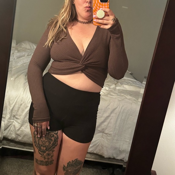 Windsor Chocolate Ribbed Twist Top - Picture 5 of 6